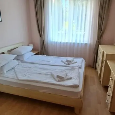 Stunning 1 Bedroom Apartment With Private Beach Appartement *