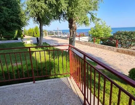 Appartement Stunning 1 Bedroom Apartment With Private Beach